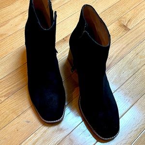 Like New!! Black suede Madewell boots.